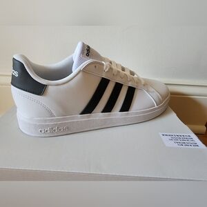 Brand new with box Adidas Grand Court sneaker